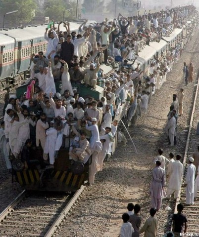 pakistan_train_02